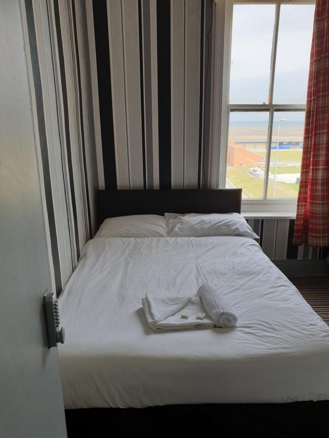 Sand Beach Hotell Rhyl Eksteriør bilde